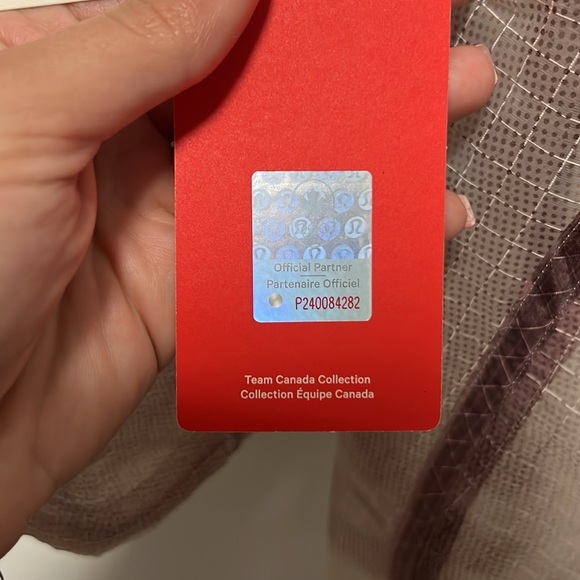 Lululemon NWT Translucent Hooded Jacket CANADA EXCLUSIVE - Picture 9 of 16